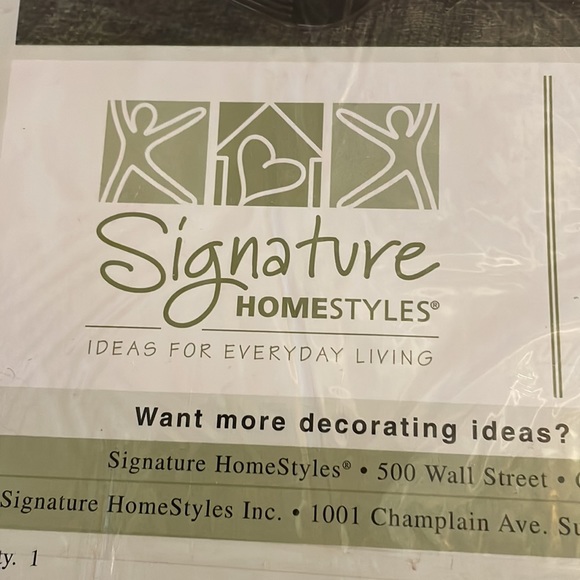 New Signature Homestyles Trunner - Picture 2 of 6